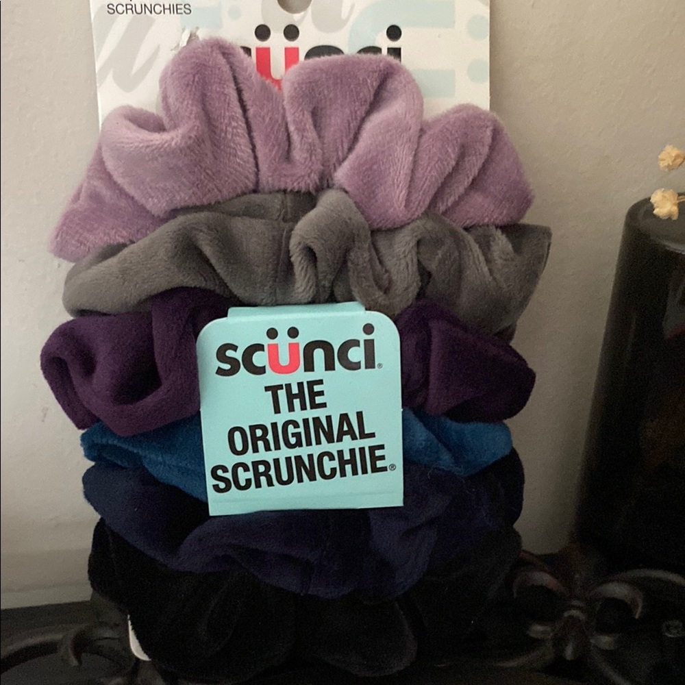 Scunci Vibrant Scrunchie Collection - Picture 3 of 6